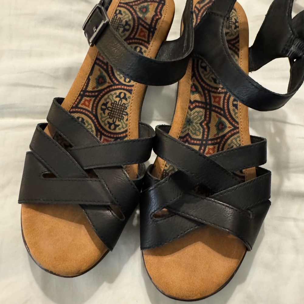 boc Black Strappy Sandals with Tan Footbed